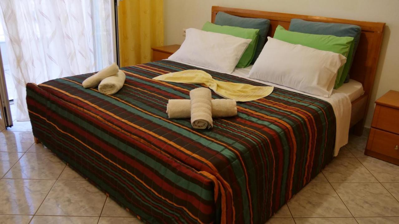 Isabela Apartments Sarandë Exteriör bild