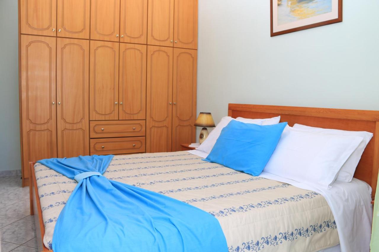 Isabela Apartments Sarandë Exteriör bild