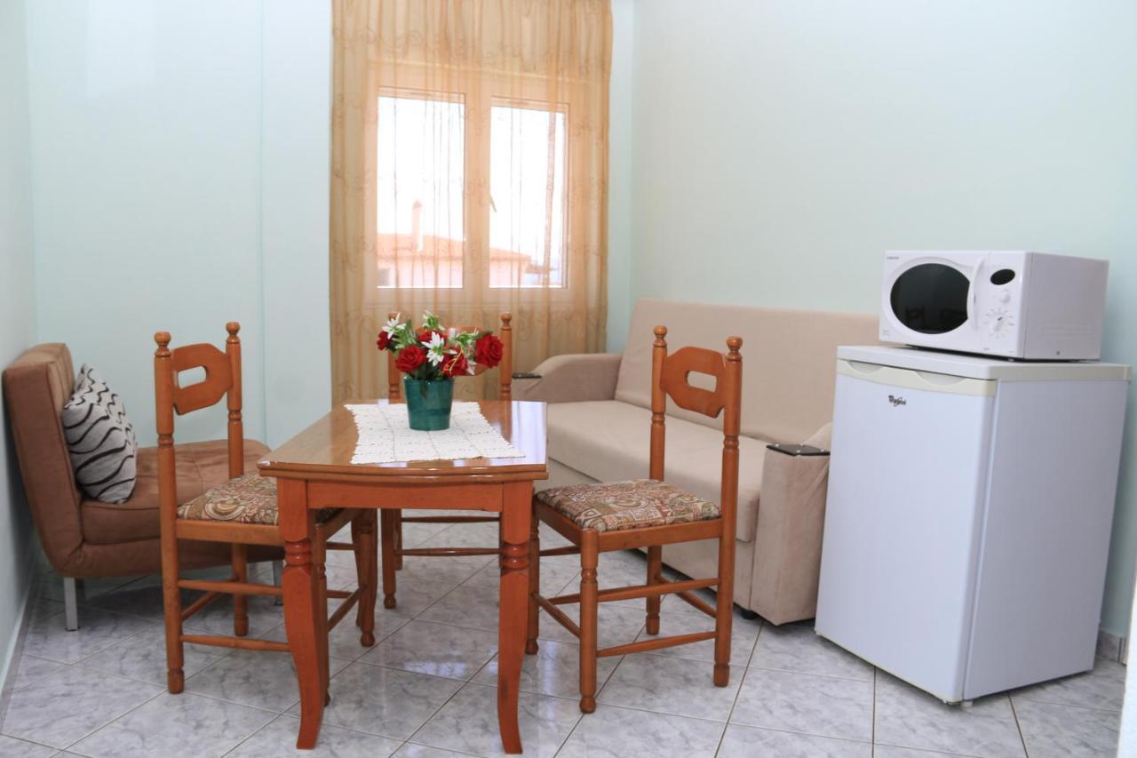 Isabela Apartments Sarandë Exteriör bild