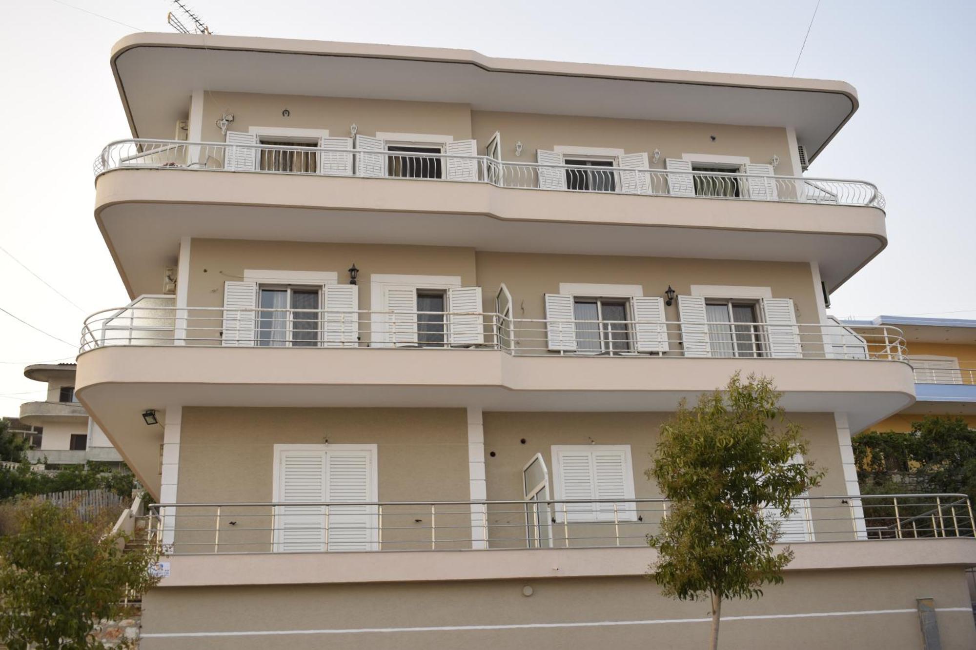 Isabela Apartments Sarandë Exteriör bild