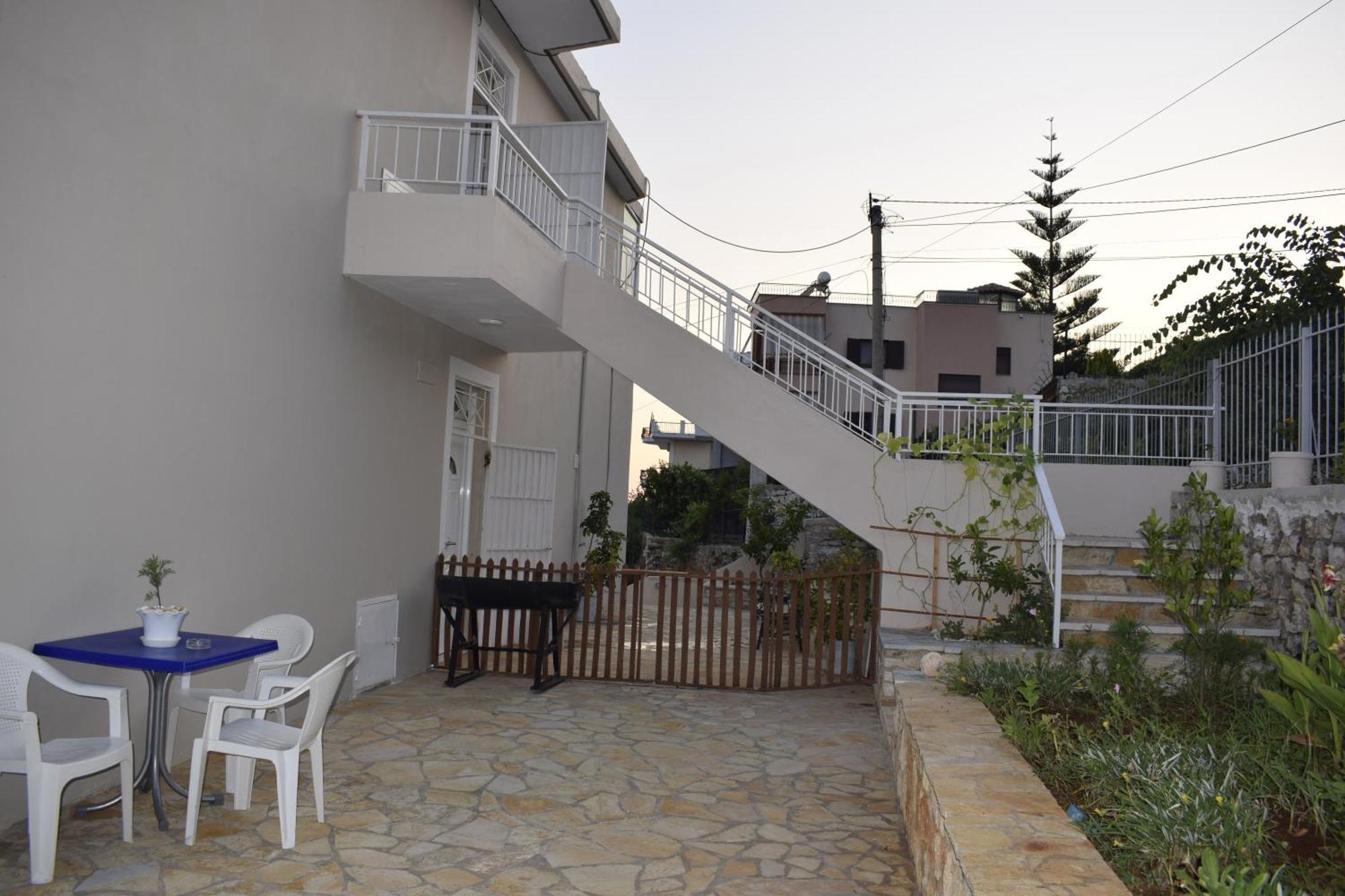 Isabela Apartments Sarandë Exteriör bild