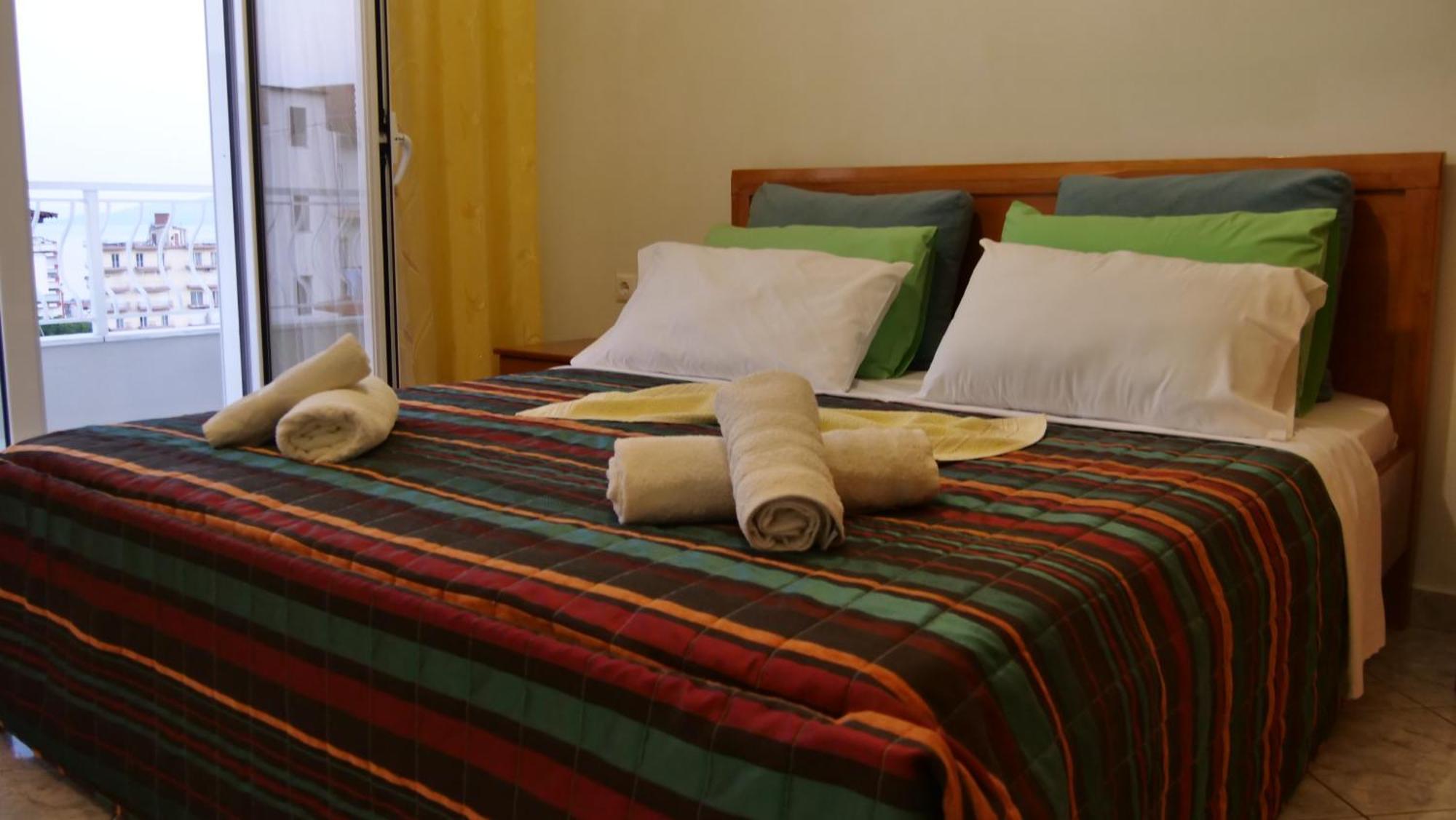 Isabela Apartments Sarandë Exteriör bild