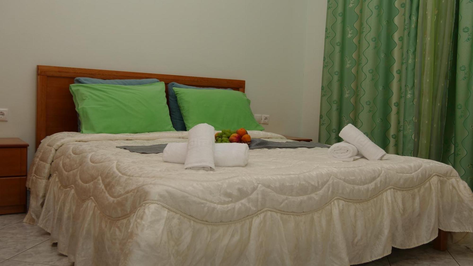Isabela Apartments Sarandë Exteriör bild