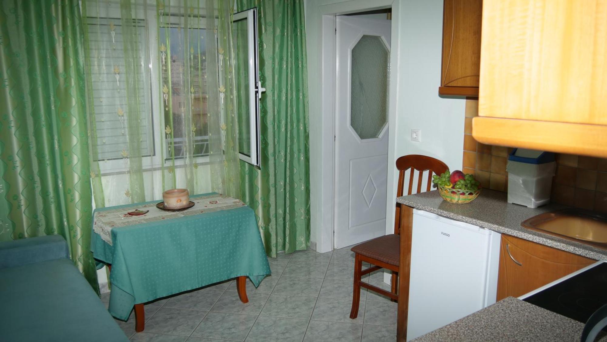 Isabela Apartments Sarandë Exteriör bild